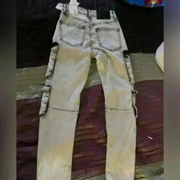 Women’s cargo jeans - NWT - Picture 4 of 4